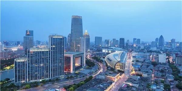 不過,上海易居房地產(chǎn)研究院總監(jiān)嚴躍進認為 老舊小區(qū)改造有助于穩(wěn)定